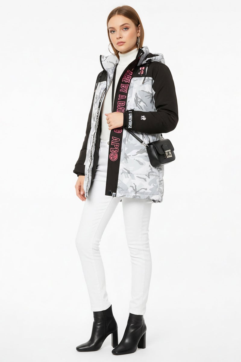 Aape By A Bathing Ape جاكيت بافر مموه للنساء، متعدد الألوان - Image 1